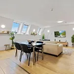 Family Hub In Centre דירה *