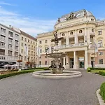 Апартаменти Family Hub In Centre