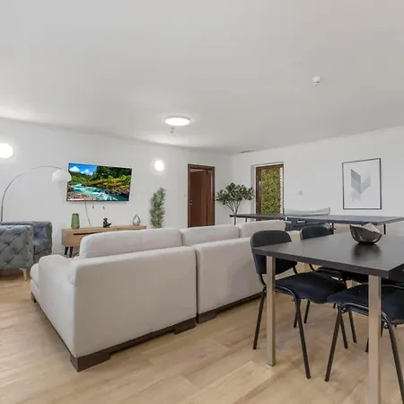 Apartment Family Hub In Centre *