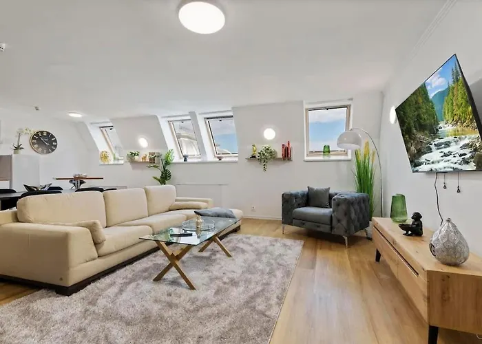 Family Hub In Centre Apartament